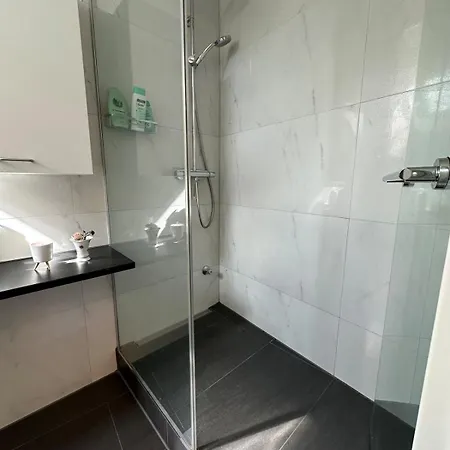 Messe Flat 3 6 Bett 120 Qm דירה